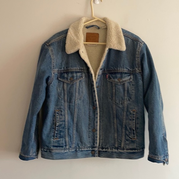 Levi’s denim jean trucker jacket lined with Sherpa large